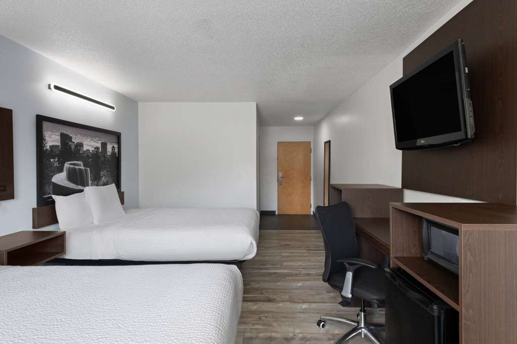 Super 8 by Wyndham Harbison Parkridge Hospital - photo 22
