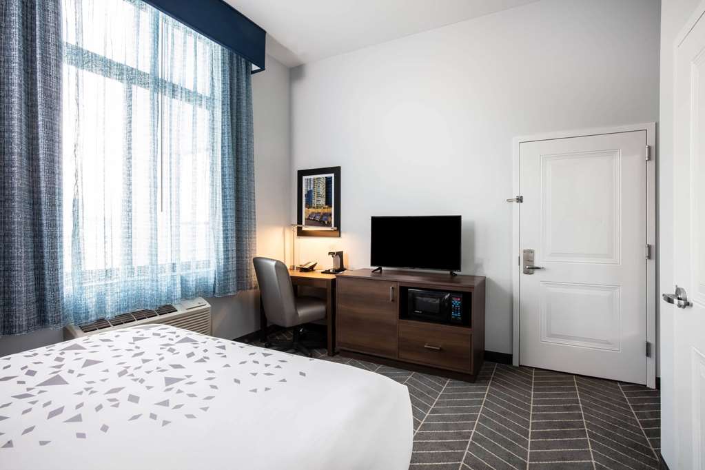 La Quinta Inn and Suites Long Island City - photo 13