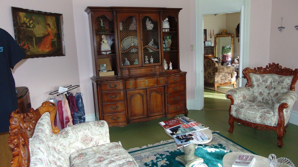The Iron Gate Inn - photo 25