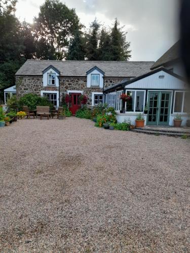 Moira Cottages at Berwickhall Sleeps 8 — 4-Star Luxury Hotel in Moira, United Kingdom