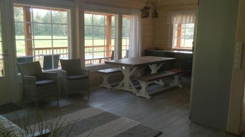 Koskikara Cottage — 4-Star Luxury Hotel in Viitasaari, Finland
