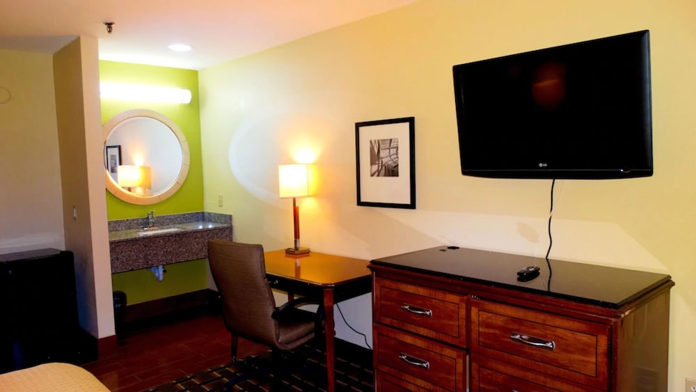 Travelodge by Wyndham Savannah Midtown - photo 29