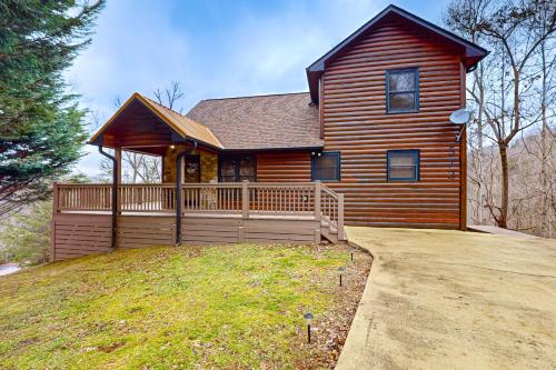 Red Oak Luxe Mountain Cabin — 4-Star Luxury Hotel in Blue Ridge, United States