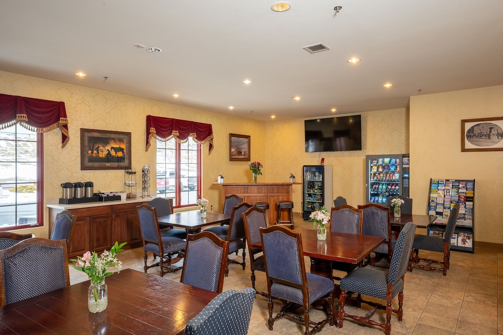 Silverland Inn and Suites - photo 10