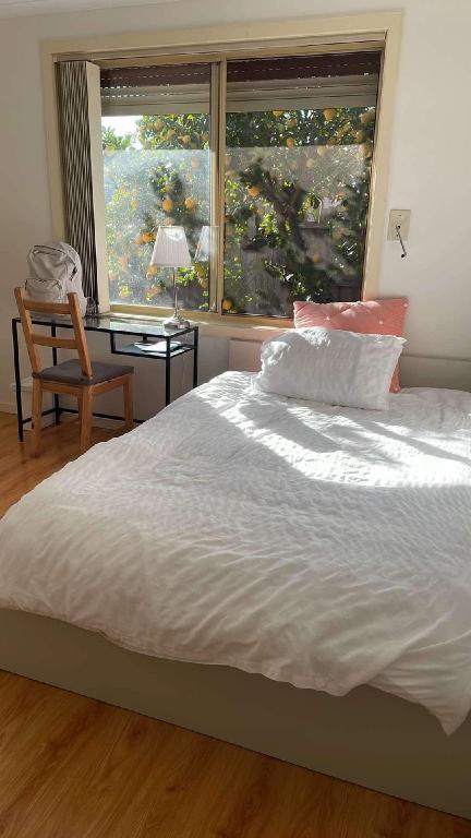 Lemon View Room in Shared Home near Station Restaurants Gym & Airport — 5-Star Luxury Hotel in Melbourne, Australia