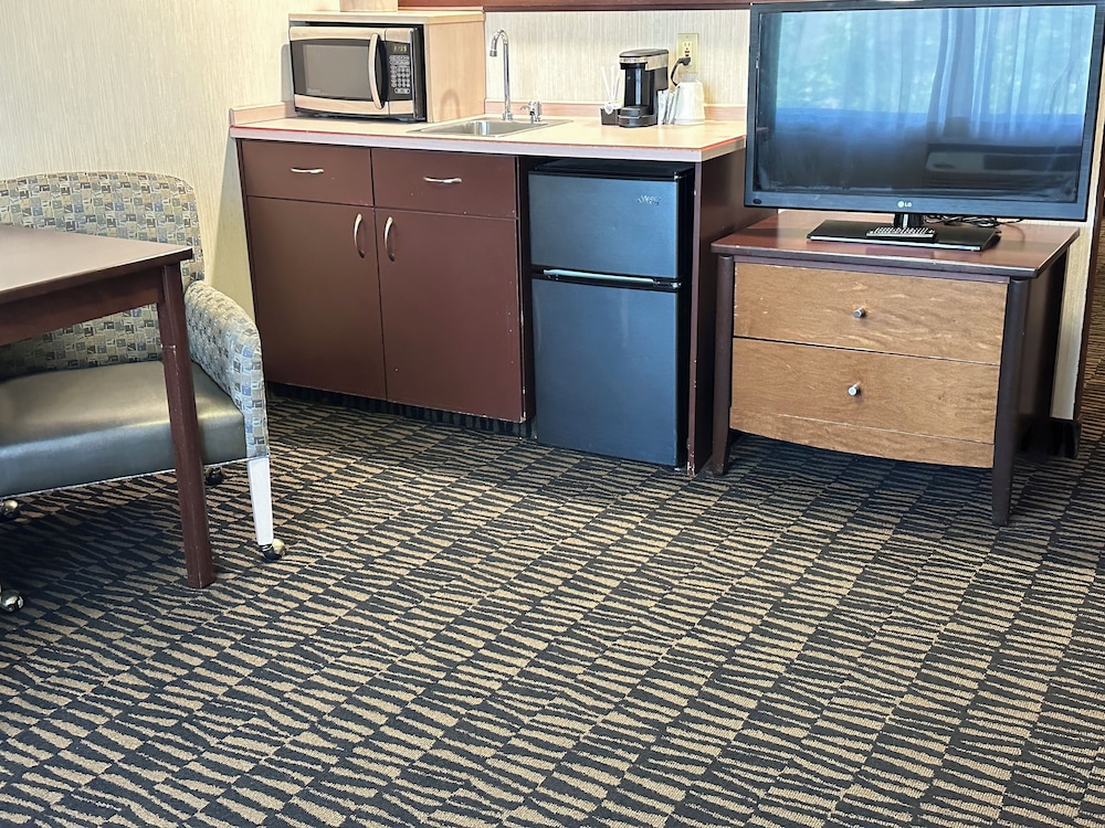 Sojourn Suites Portland Airport - photo 10