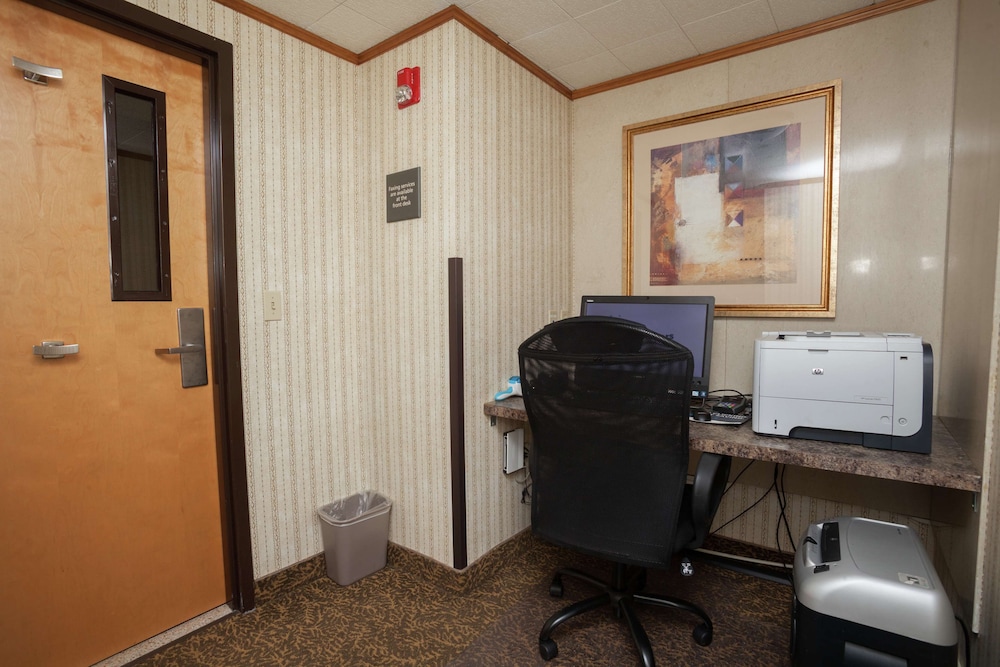 Hampton Inn Oneonta - photo 49