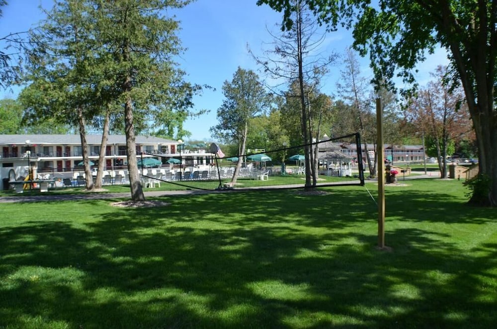Amber's Inn & Suites - photo 36