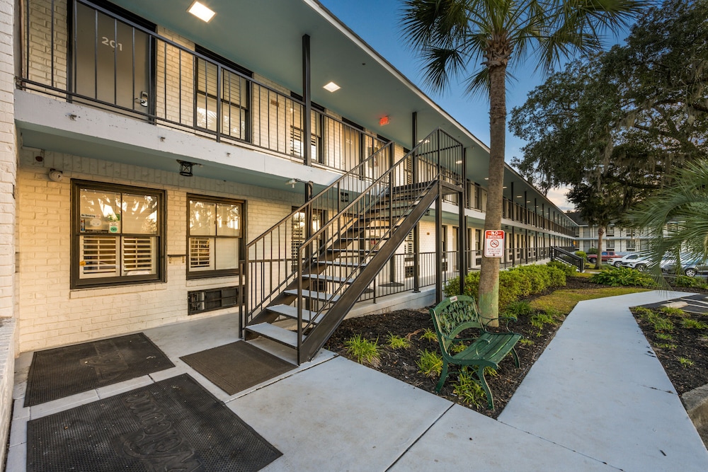 Creekside Lands Inn - photo 21