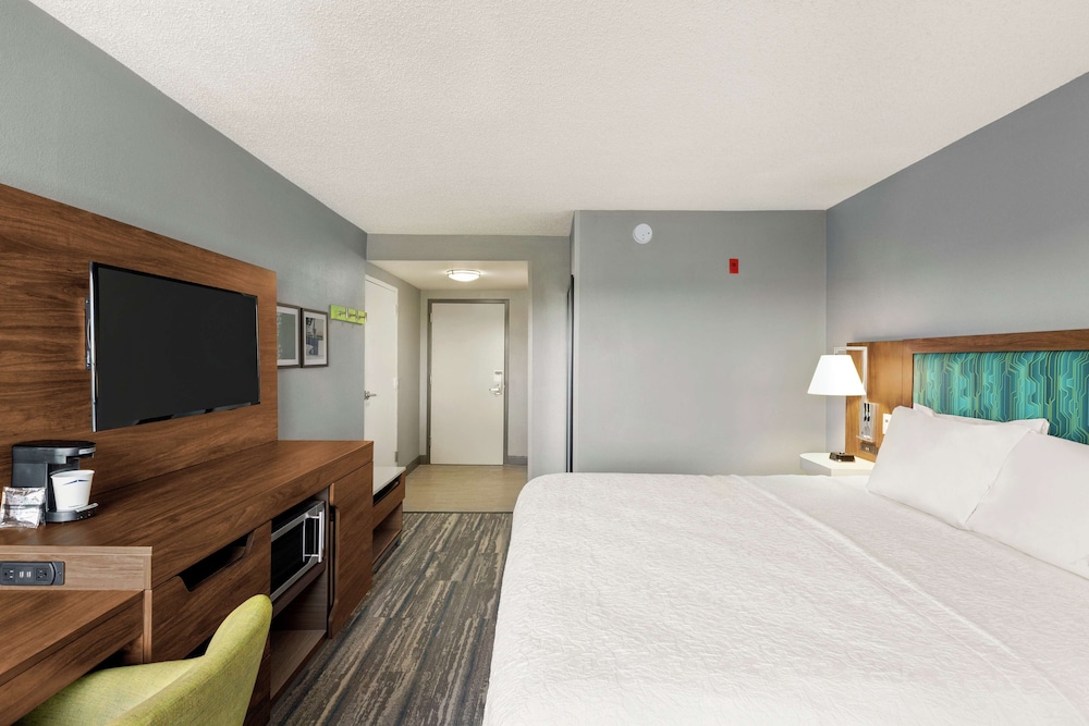 Hampton Inn & Suites Fort Lauderdale Airport - photo 16