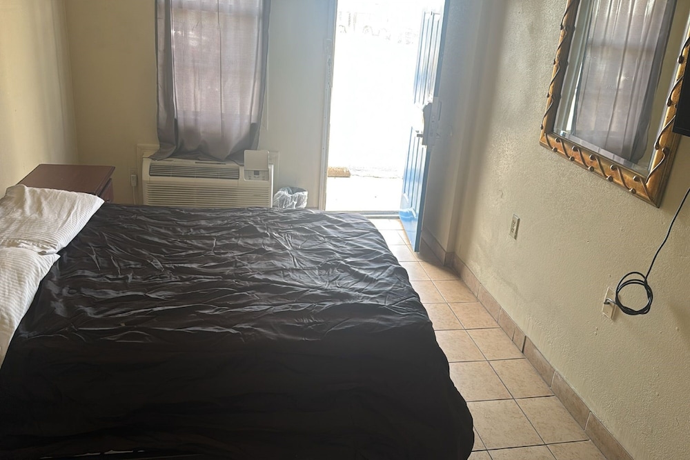 Cole Manor Motel By Oyo Love Field Market Center - photo 4