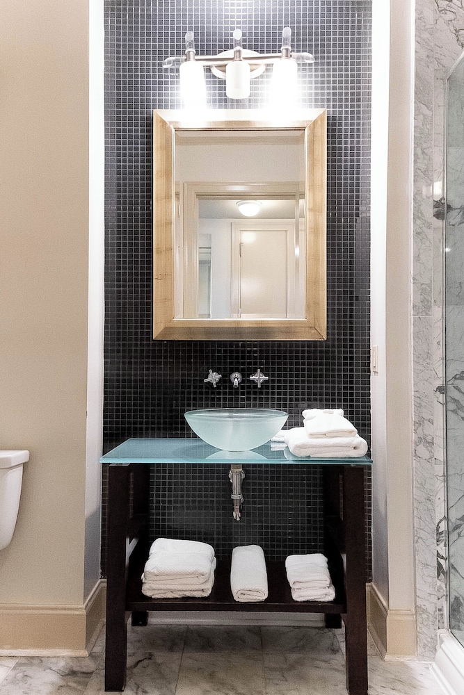 Carriage House Hotel - photo 13