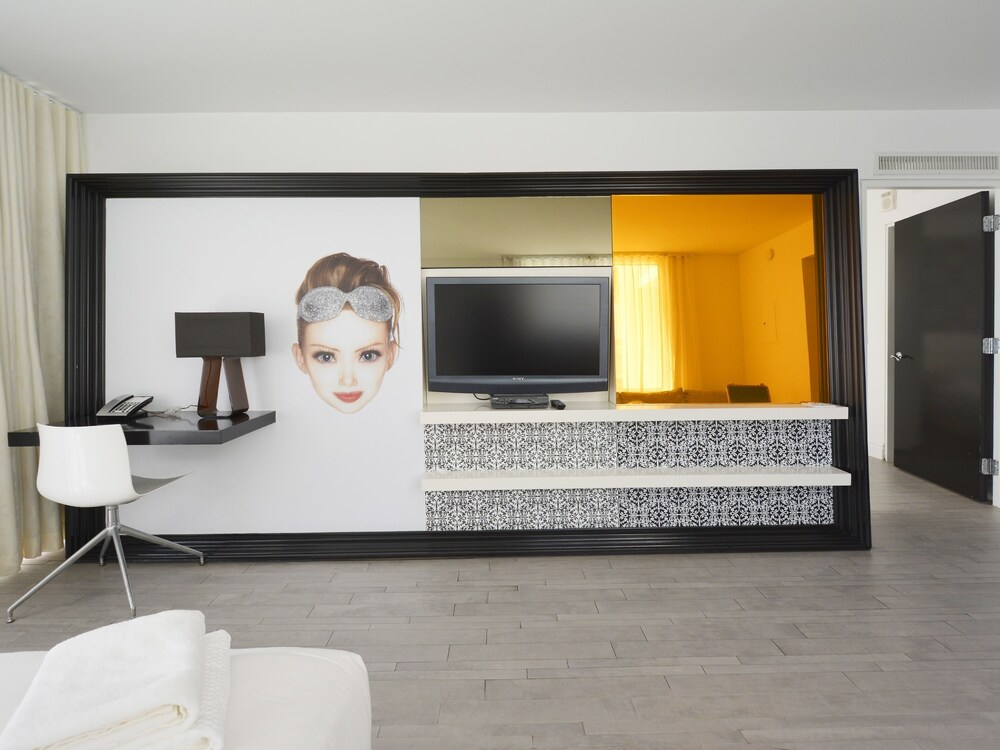 Suite 1100 West Av in a 5 Hotel Pool With DJ #401 - photo 9