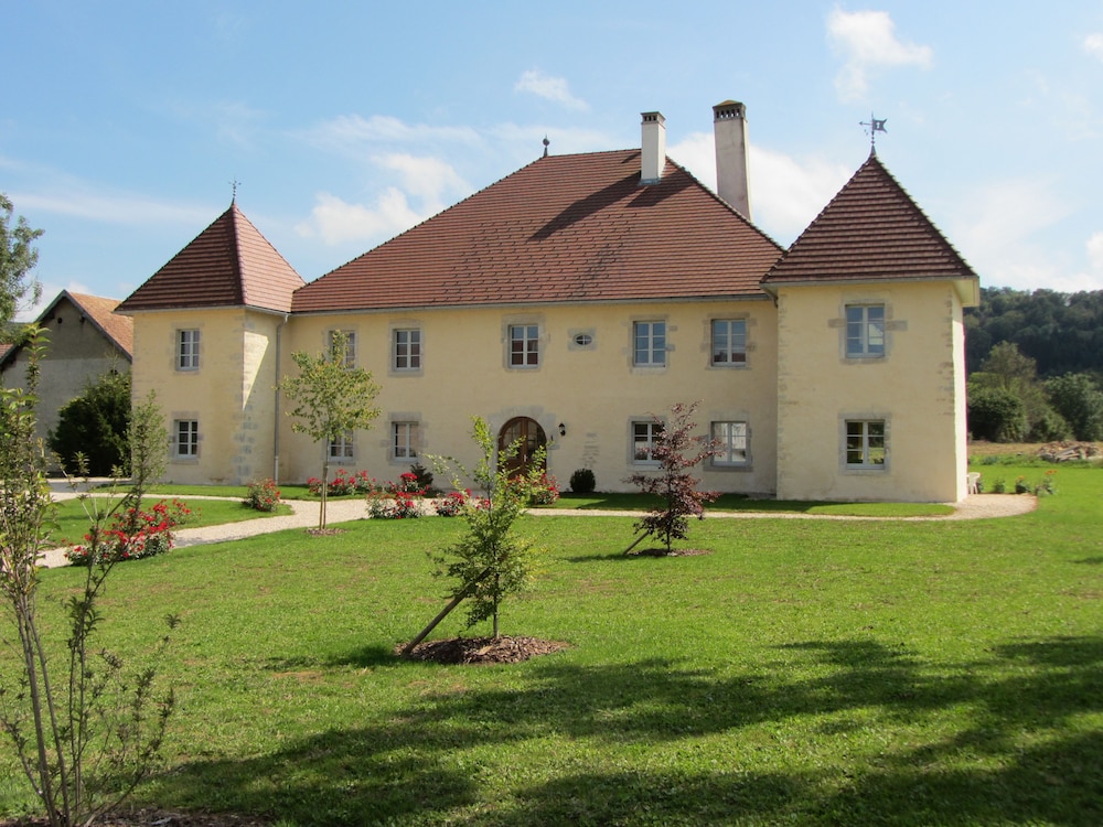 Le Relais des Deux Tours — 4-Star Luxury Hotel in Pontarlier, France