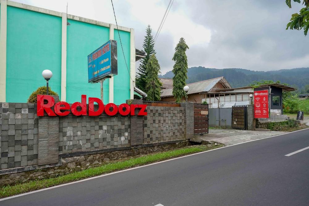 RedDoorz near Lokawisata Baturaden in Purwokerto, Indonesia