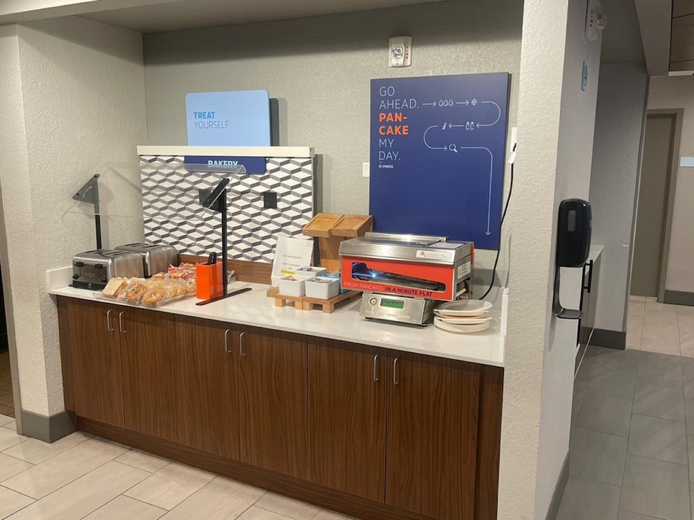 Holiday Inn Express & Suites Ft. Lauderdale N Exec Airport by IHG - photo 50