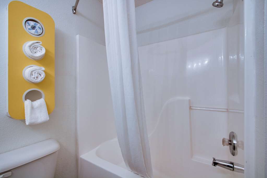 Motel 6 Hinesville GA - photo 26