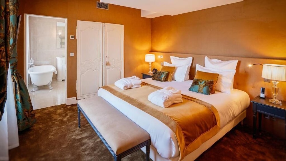 Abbaye de Villeneuve — 4-Star Luxury Hotel in Les Sorinieres, France