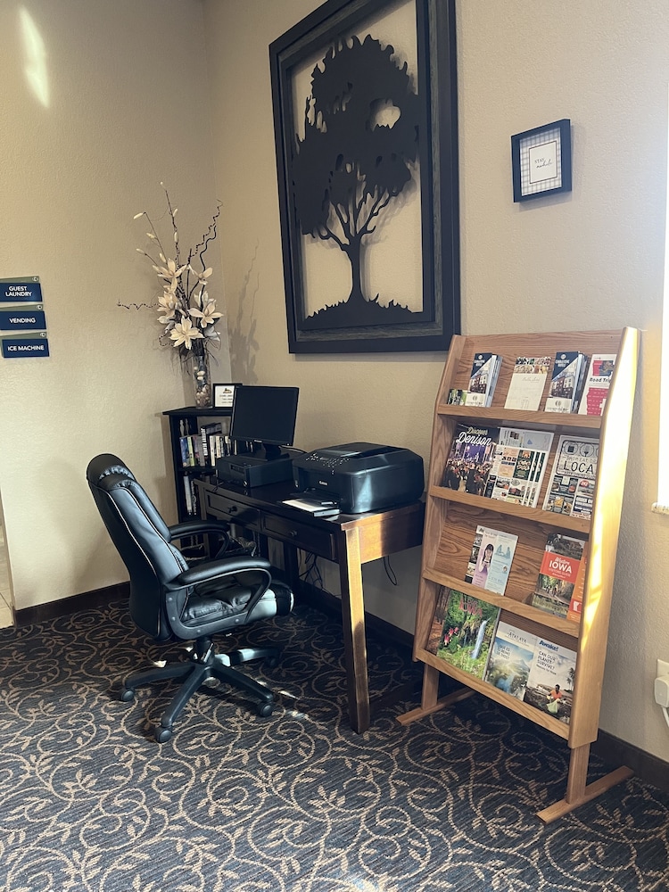 Cobblestone Inn & Suites Denison Oak Ridge - photo 64