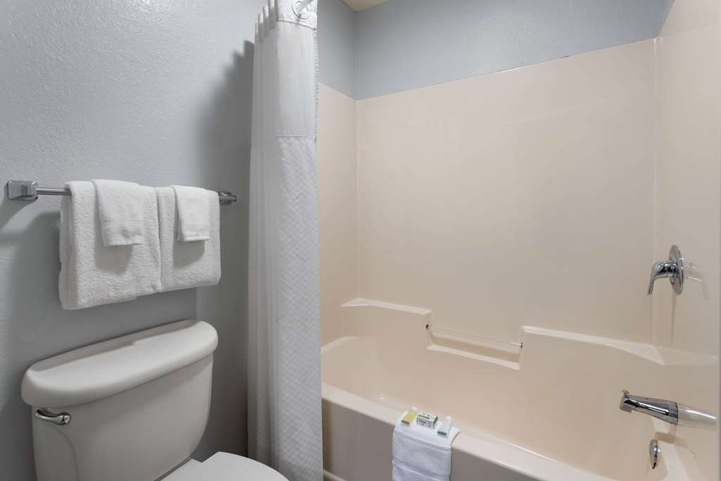 Days Inn by Wyndham Iron Mountain - photo 32