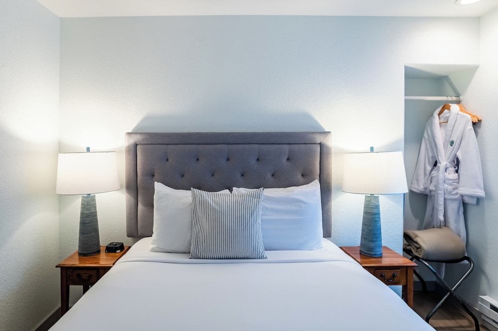 Inn at Haystack Rock - photo 10