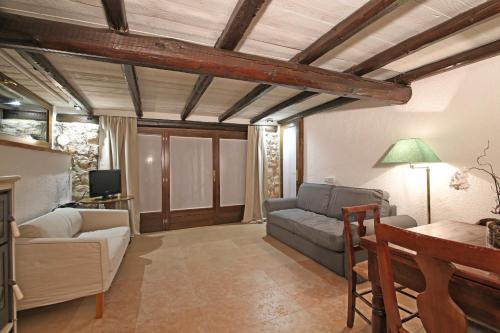 Villa dei Rosmarini — 4-Star Luxury Hotel in Toscolano Maderno, Italy