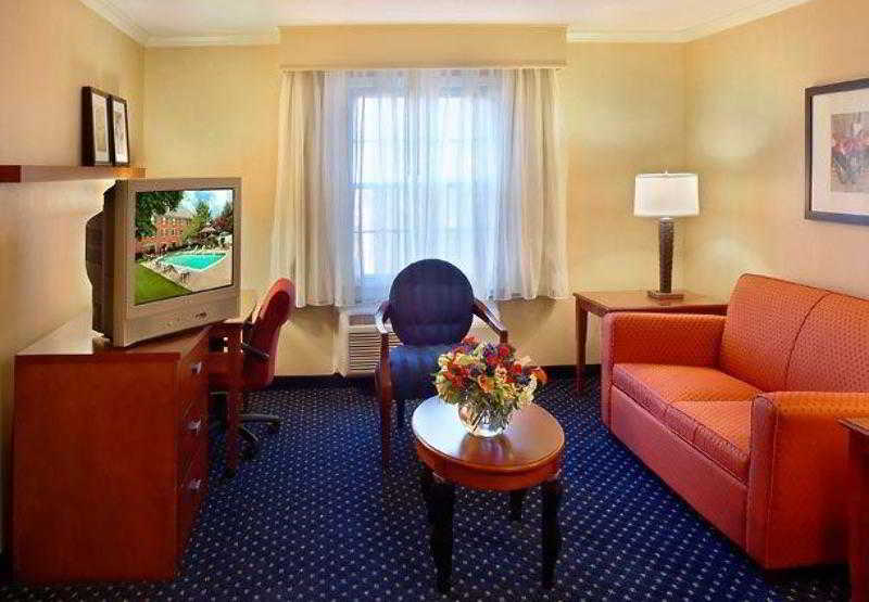 Woburn Inn - photo 2