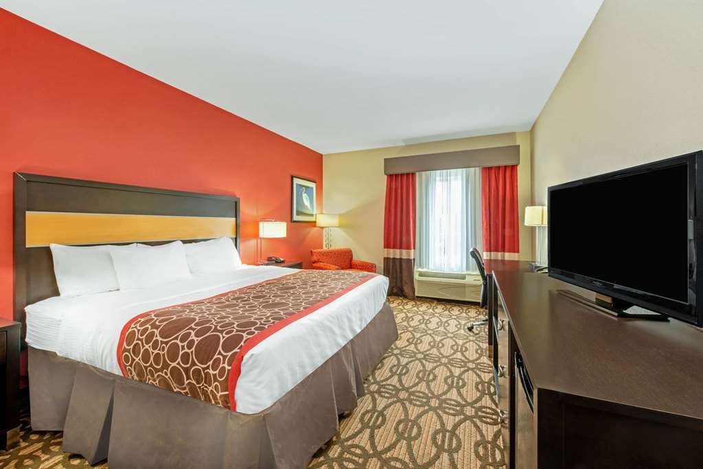 La Quinta Inn & Suites by Wyndham Leesville Ft. Polk - photo 13