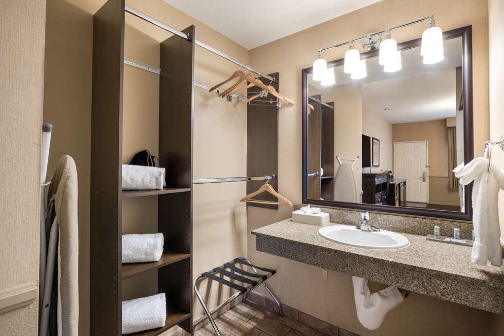 Best Western Corona Hotel and Suites - photo 31