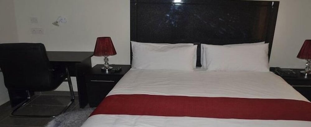 South Court Inn — Kanye — photo 3