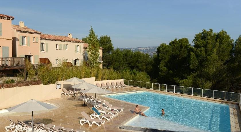 Pierre & Vacances Residence Les Coteaux de Pont Royal — 4-Star Luxury Hotel in Mallemort, France