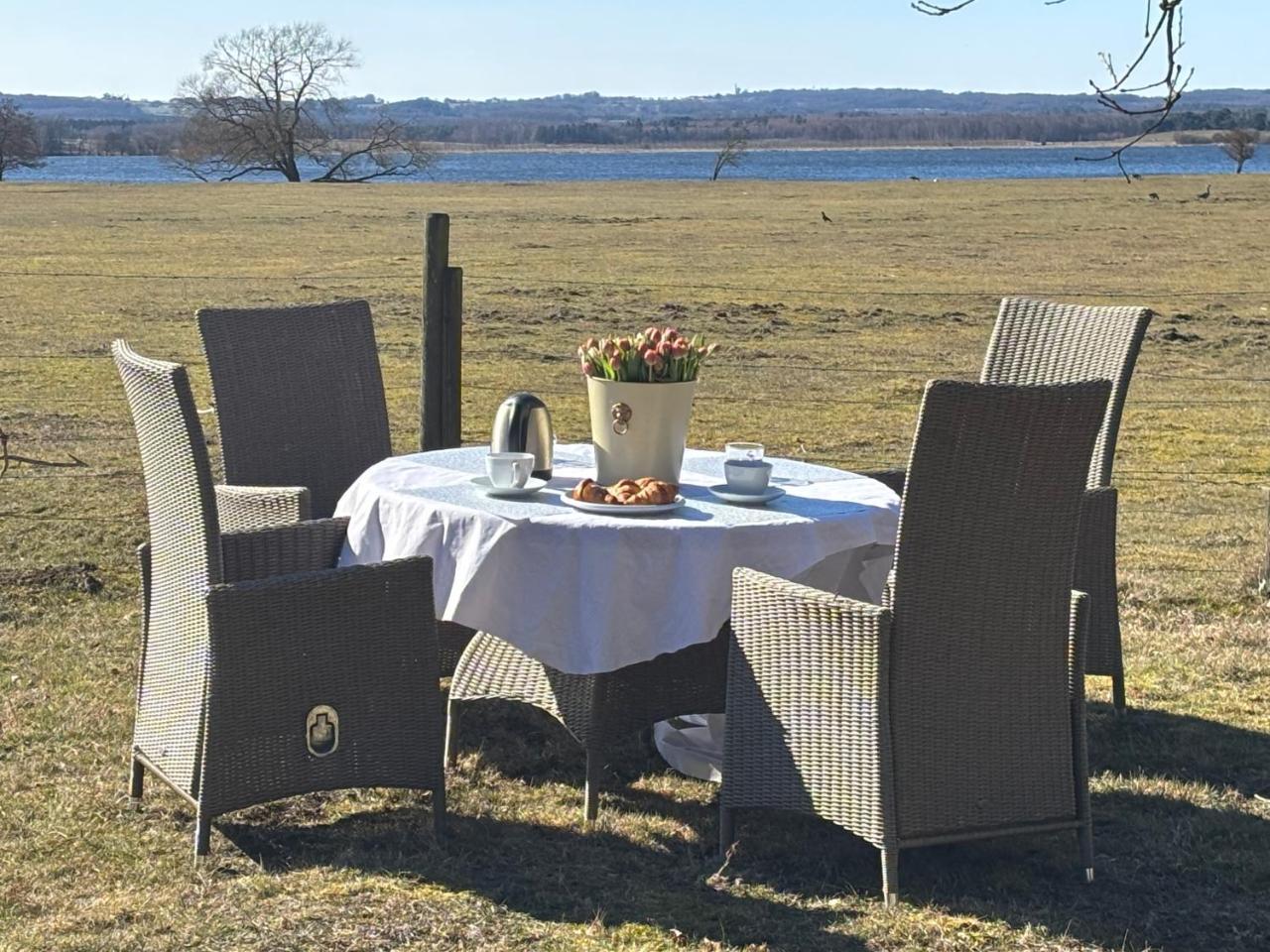 Saxerod by the Lake — hotel in Sjoebo
