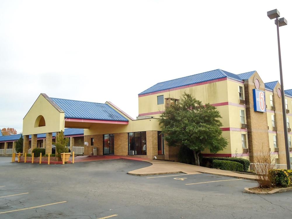 Motel 6 - featured photo