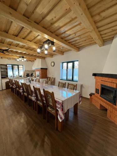 Căsuța din Zăvoaie — 4-Star Luxury Hotel in Giulesti, Romania