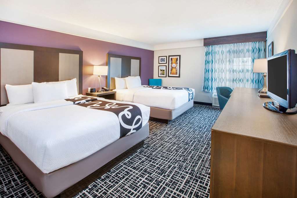La Quinta Inn & Suites by Wyndham Cincinnati Airpt Florence - photo 19