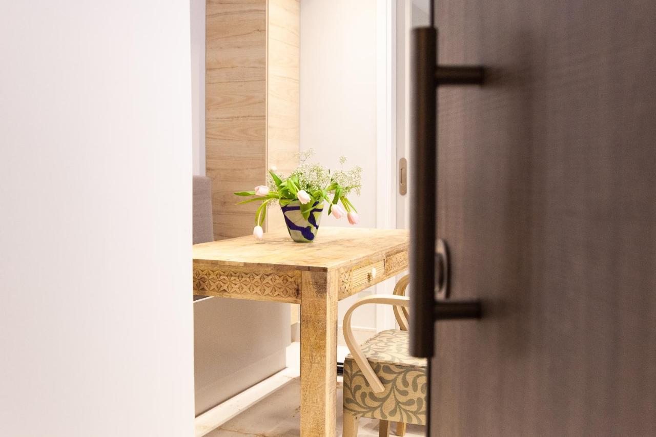 Sweet Suite Flora in Vouliagmeni — 4-Star Luxury Hotel in Vouliagmeni, Greece