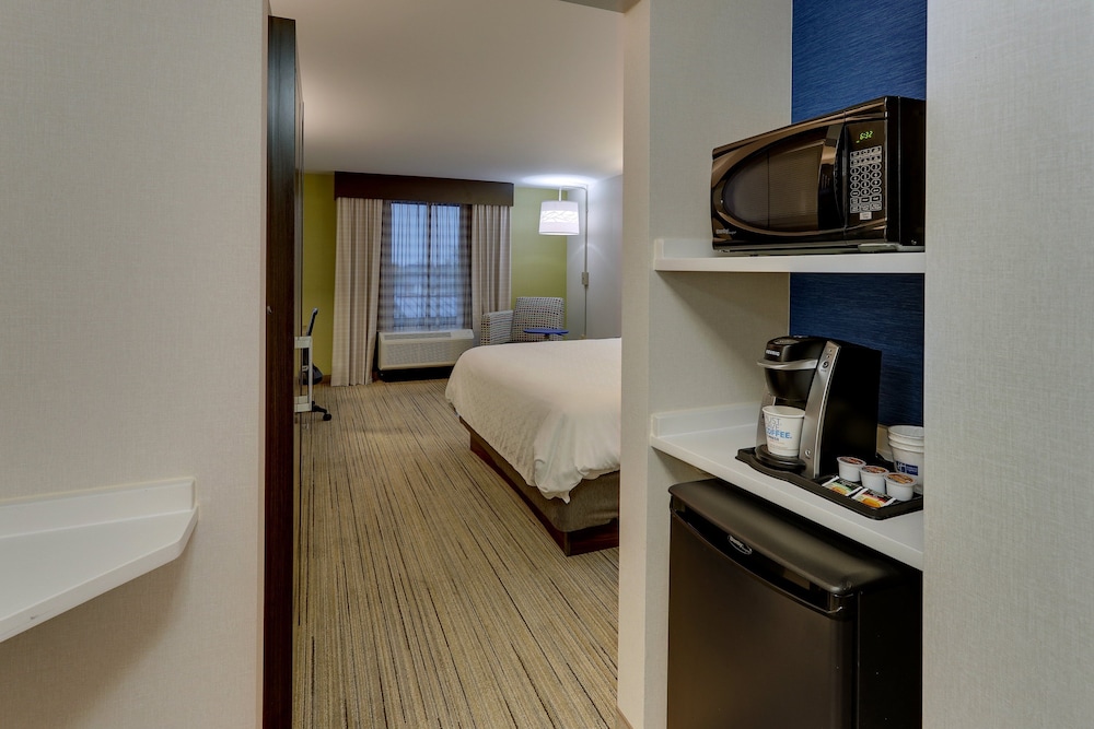 Holiday Inn Express & Suites Troy by IHG - photo 23