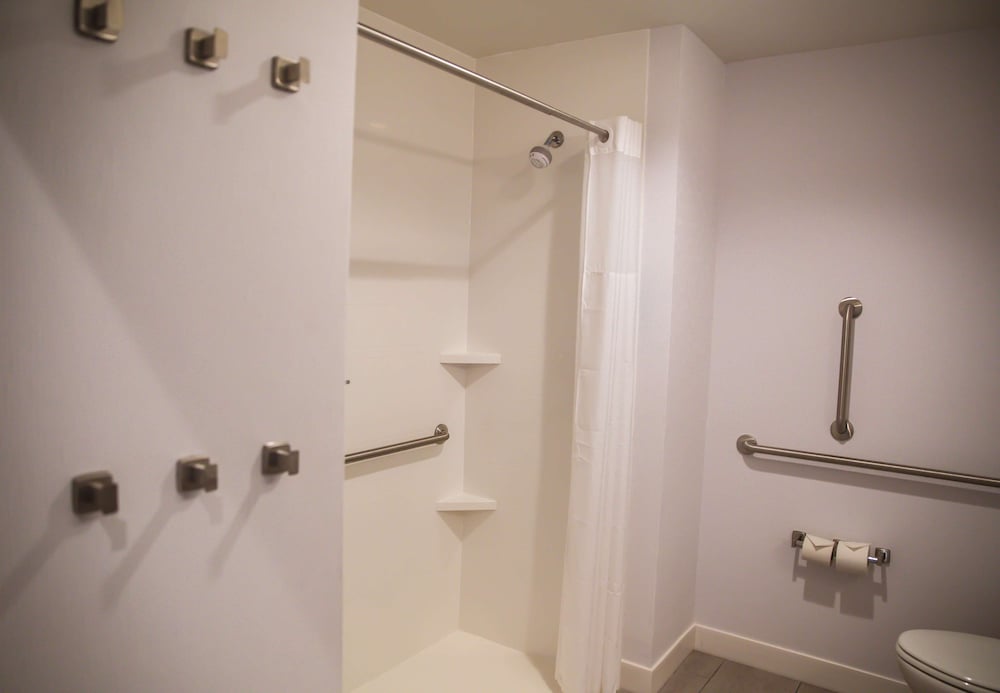 Hampton Inn Pontiac - photo 22