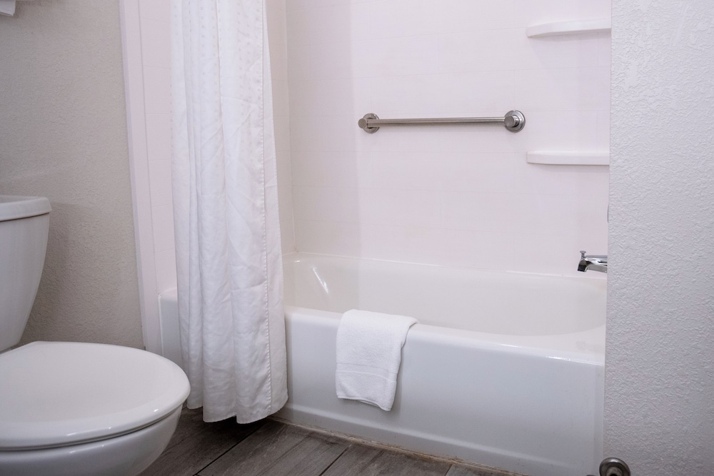 Holiday Inn Express Pembroke by IHG - photo 33