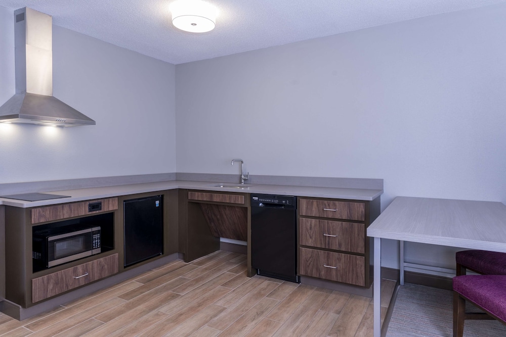 Hampton Inn & Suites St. Louis Chesterfield - photo 32