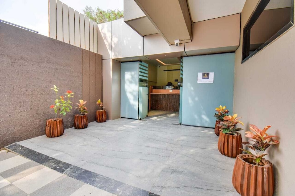 Abssolute Homtel Rooms & Suites in Pune, India