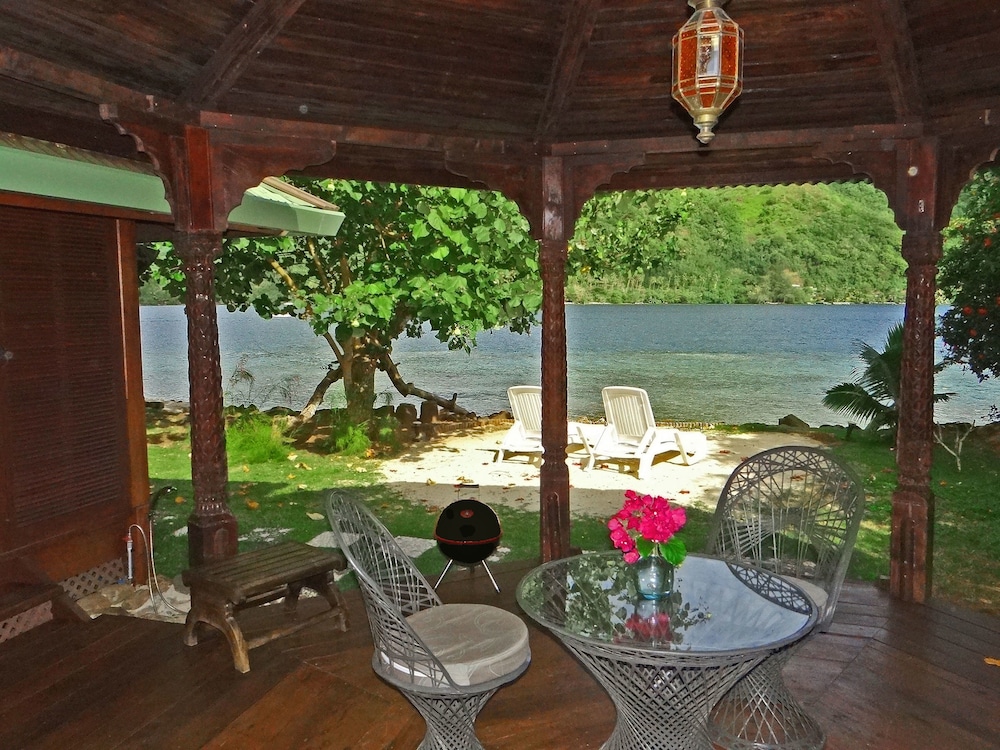 Robinson's Cove Villas — 4-Star Luxury Hotel in Papetoai, French Polynesia