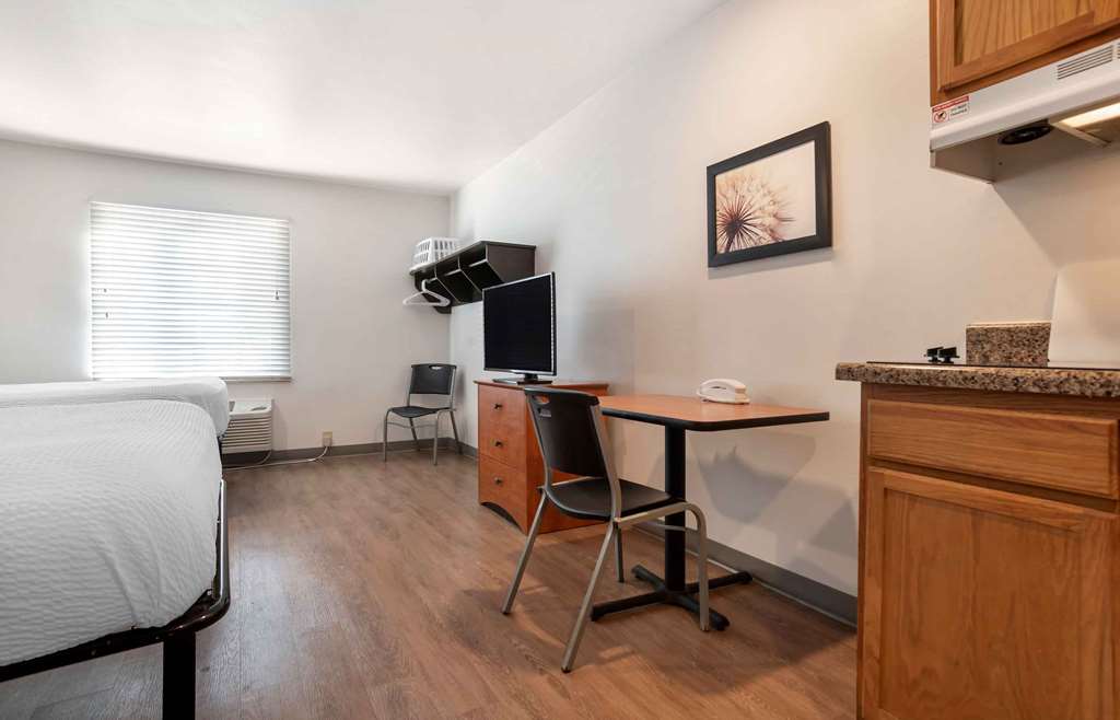 Extended Stay America Select Suites Pensacola Northeast - photo 13