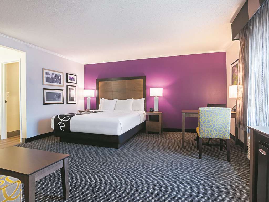 La Quinta Inn & Suites by Wyndham Atlanta Midtown Buckhead - photo 20