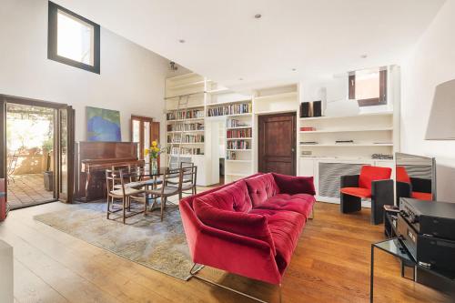 Luce Trastevere Retreat by Romeloft — 4-Star Luxury Hotel in Rome, Italy