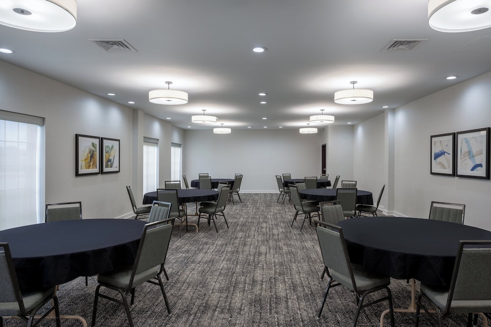 Staybridge Suites West Des Moines by IHG - photo 32