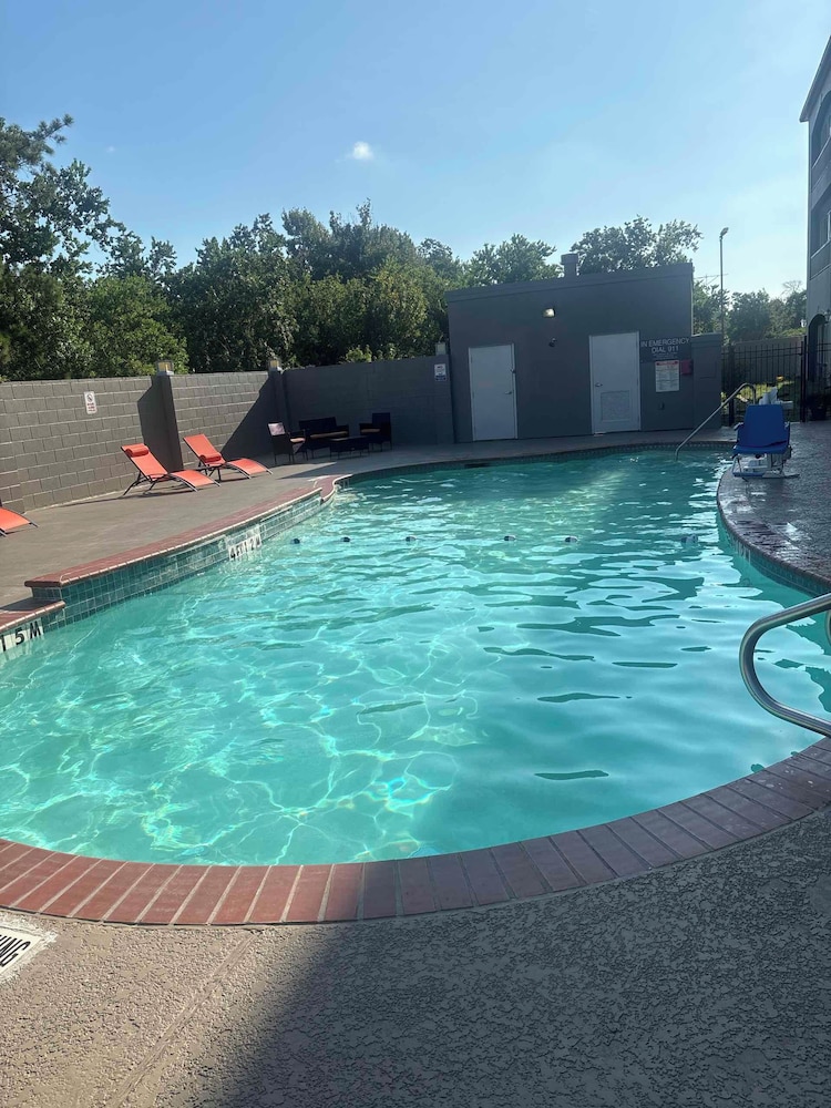 Sonesta Essential North Houston - photo 33