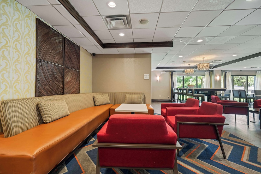 Hampton Inn Ridgefield Park - photo 3