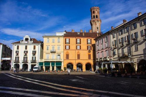 Loft Piazza Cavour Vercelli — 4-Star Luxury Hotel in Vercelli, Italy