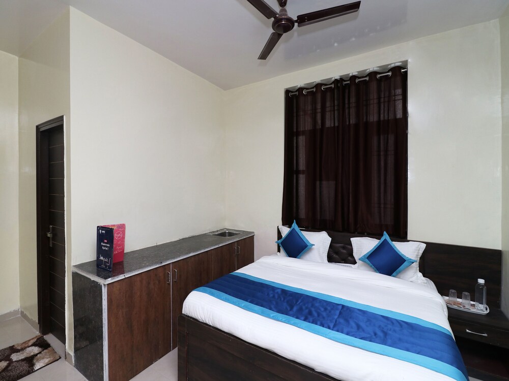 OYO 20024 Hotel Star Court - carbon neutral hotel in Faridabad